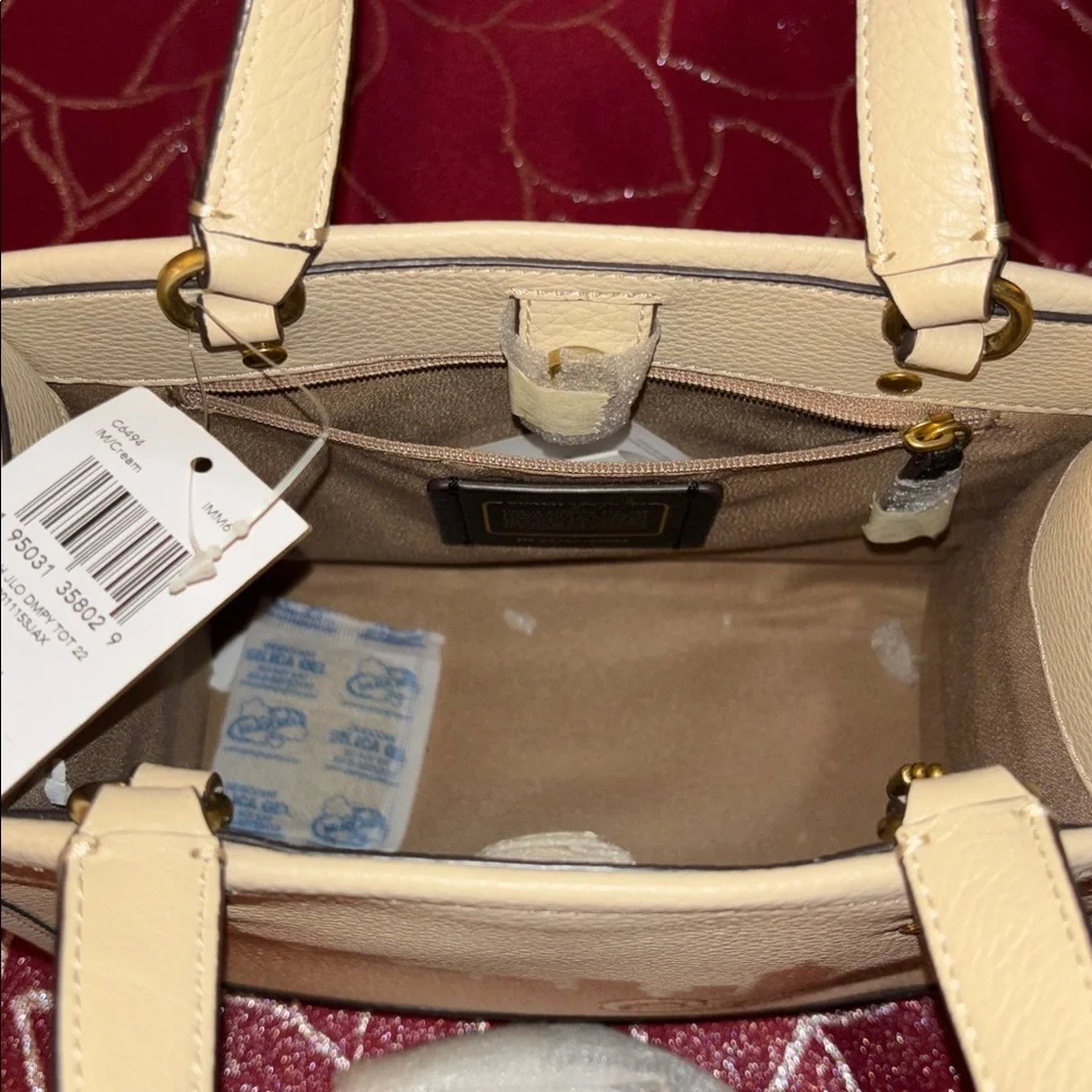 Coach 🆕 JLO Dempsey Tote 22 collectable  New York skyline Jennifer Lopez & Coach